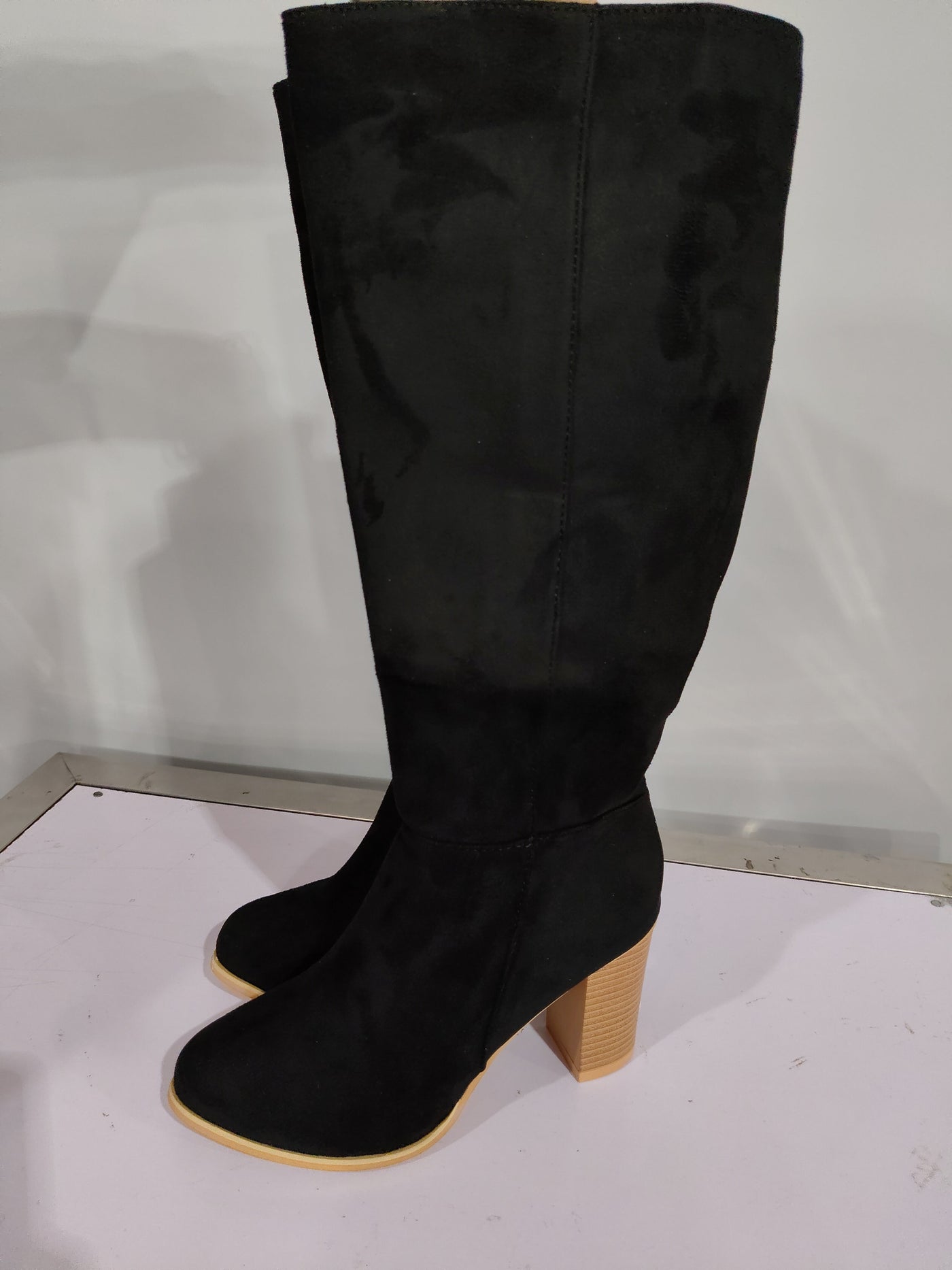 Elegant Knee-High Heeled Boots with Zipper